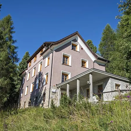 兰德林思旅馆 *