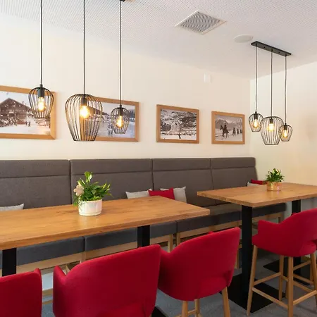 Auberge de jeunesse By Randolins Saint-Moritz