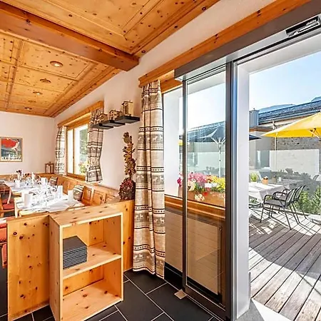 Hostel By Randolins *