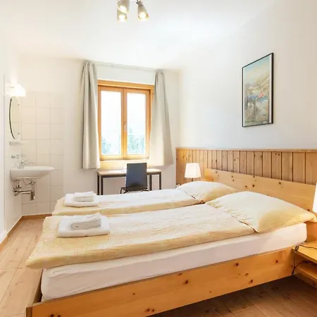 Hostel By Randolins *