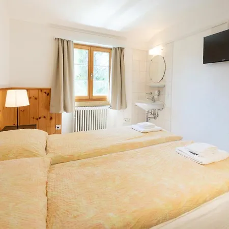 兰德林思旅馆 *