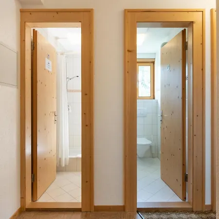 兰德林思旅馆 *