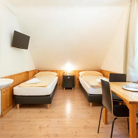 Auberge de jeunesse By Randolins Saint-Moritz