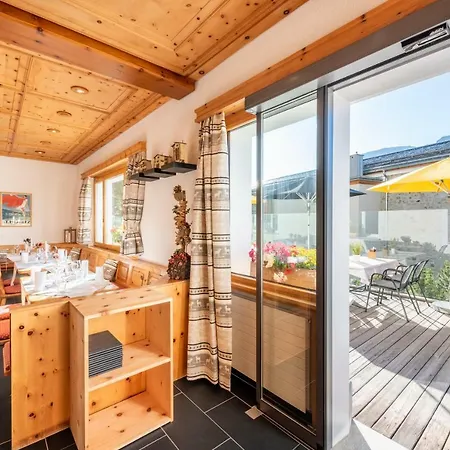Auberge de jeunesse By Randolins