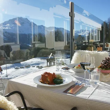 Hostel By Randolins *